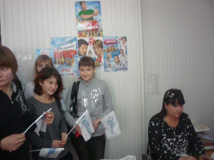 1.11.2011 - ученики 10 класса учатся верстать газету